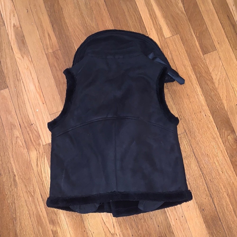 Vest - Picture 2 of 4